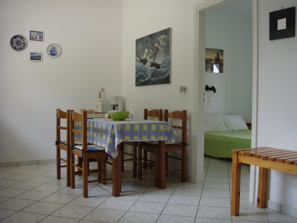 Eleftheria Studios And Apartments Akharávi Rom bilde