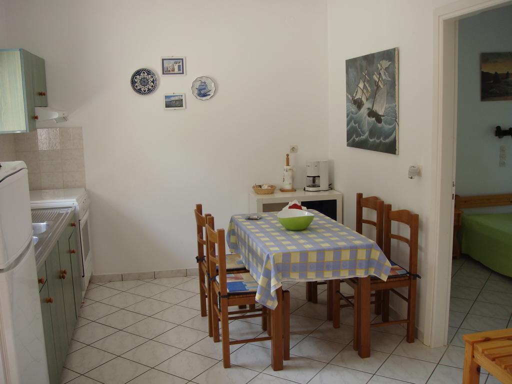 Eleftheria Studios And Apartments Akharávi Rom bilde